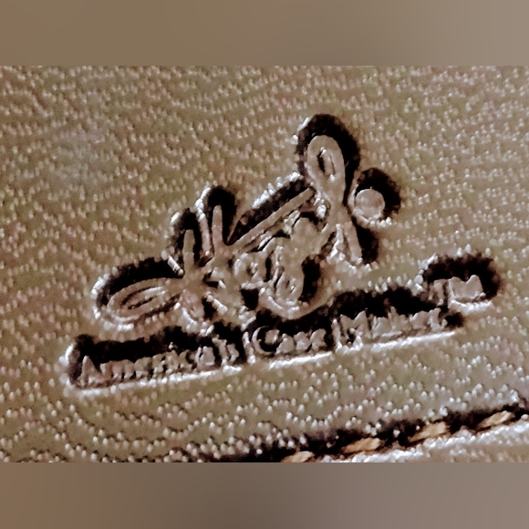 Leather - Picture 2 of 11